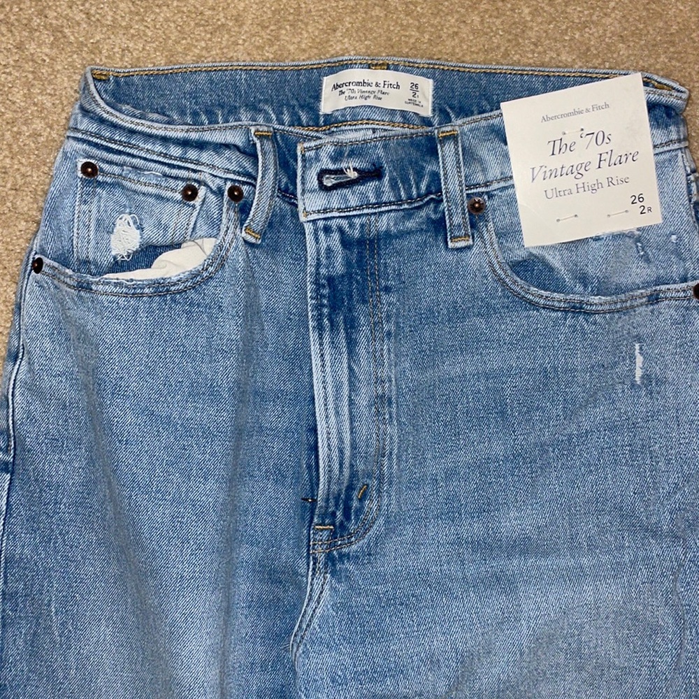Abercrombie & Fitch Vintage Flare ultra high rise jeans. Size 26/2R. NWT